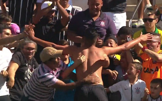 Matheus Matias comemorou primeiro gol nos braços da Fiel