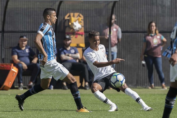 Pedrinho entrou como titular diante o Grêmio, na Arena Corinthians, no jogo amistoso