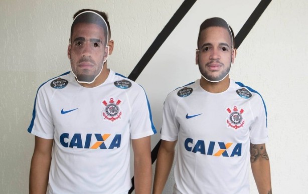 Gabriel e Maycon brincaram no CT após confusão de árbitro em Dérbi