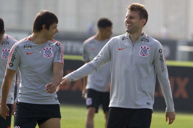 Romero e Henrique durante o treino de hoje no CT Joaquim Grava
