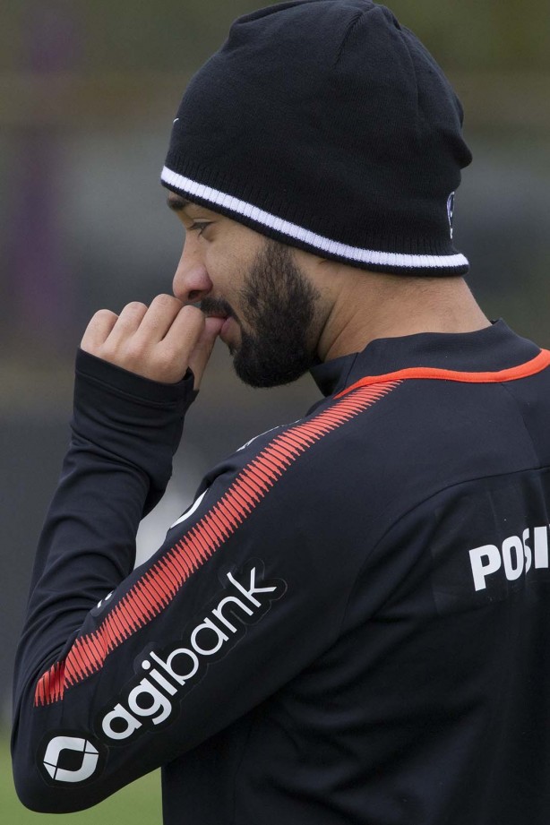 Clayson durante o treinamento de hoje no CT Joaquim Grava
