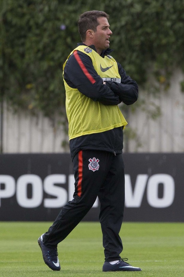 Osmar Loss comandou o último treino antes do amistoso contra o Cruzeiro, na Arena Corinthians
