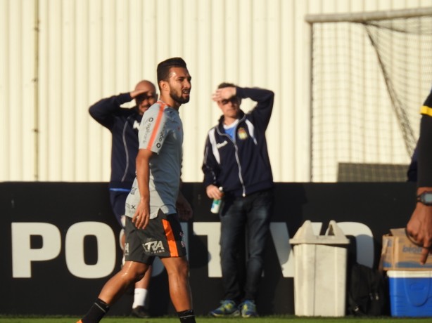 Clayson durante o jogo-treino contra o São Caetano, no CT