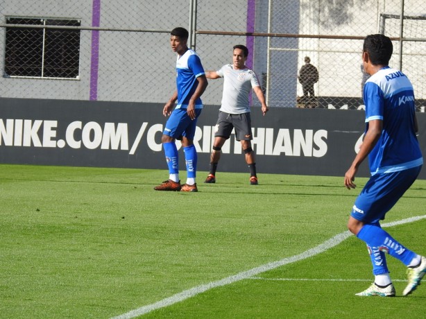 Jadson durante o jogo-treino contra o São Caetano, no CT