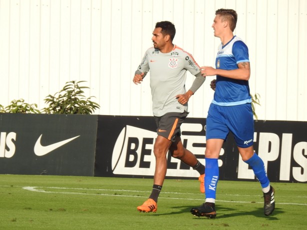 Júnior Dutra durante jogo-treino contra o São Caetano, no CT