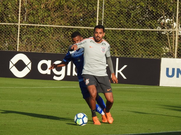 Júnior Dutra no jogo-treino contra o São Caetano, no CT