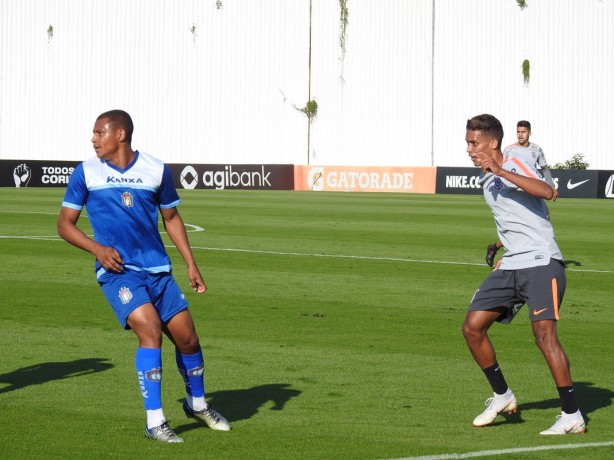 O garoto Pedrinho participou do jogo-treino contra o São Caetano, no CT