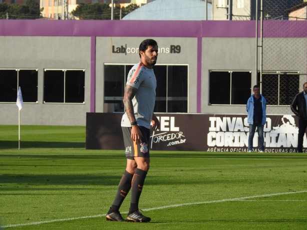 O zagueiro Vilson durante o jogo-treino contra o São Caetano, no CT