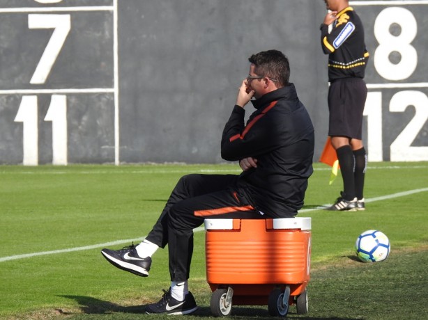 Osmar Loss comandou o jogo-treino contra o São Caetano, no CT
