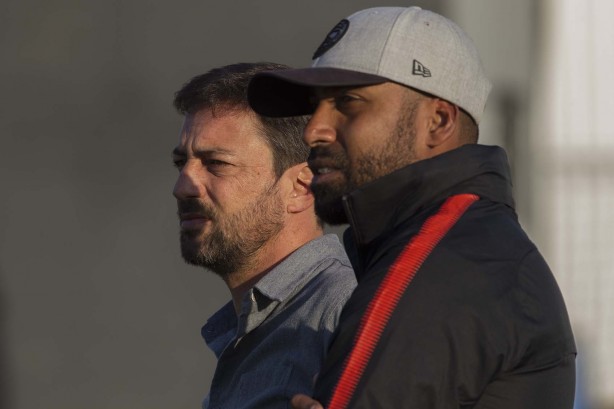 Duílio Monteiro e Coelho no jogo-treino contra o São Caetano, no CT Joaquim Graa
