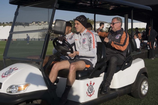 Jogadores chegando ao jogo-treino contra o São Caetano