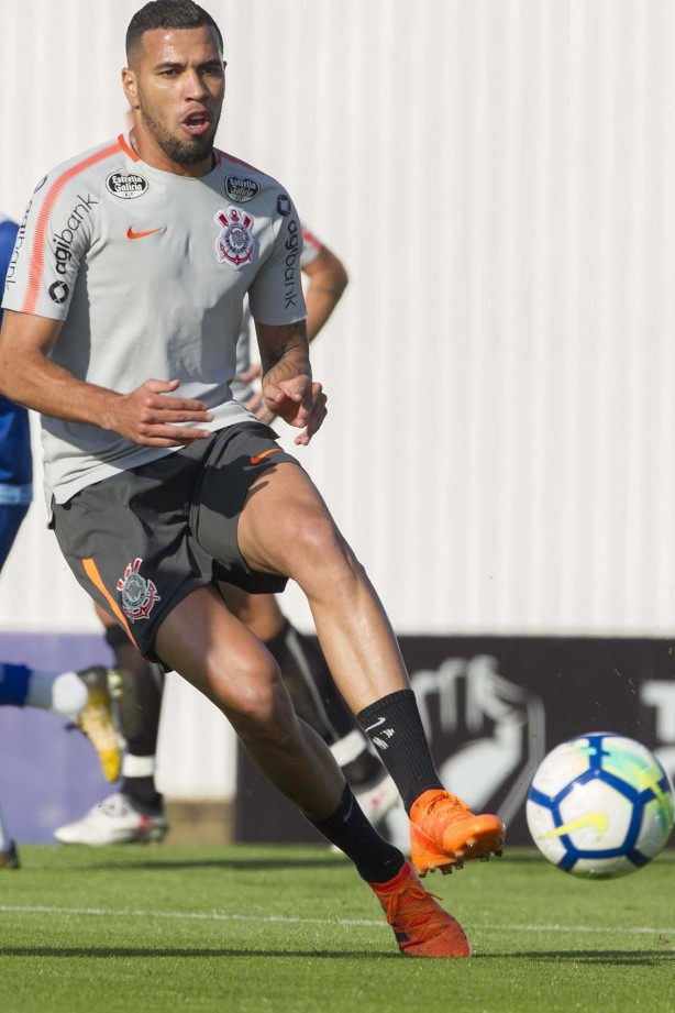 Jonathas no jogo-treino contra o São Caetano, no CT Joaquim Grava
