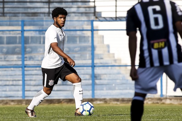 Jordan Souza durante jogo contra o Atlético-MG pelo Brasileirão sub-20