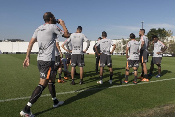 No CT Joaquim Grava, jogadores fazem jogo-treino contra o São Caetano