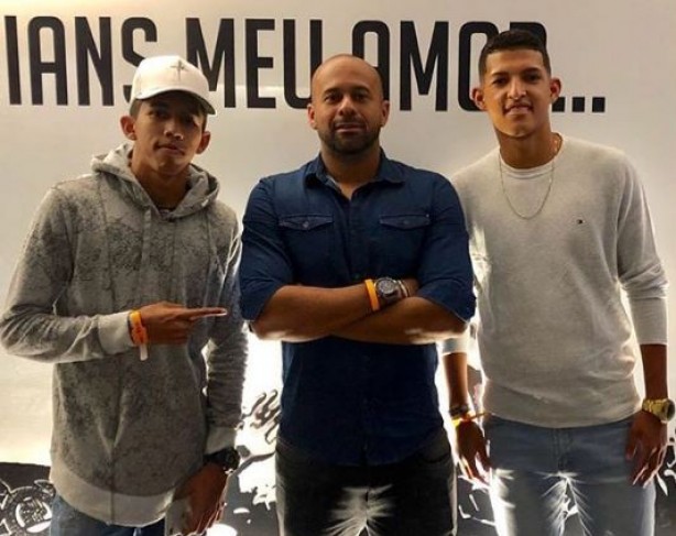Fessin, Giba (agente da dupla) e Matheus Matias na Arena Corinthians