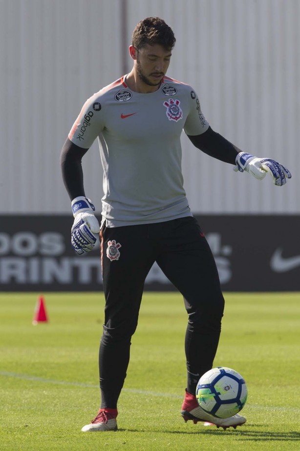 Caíque França no treinamento deste sábado no CT