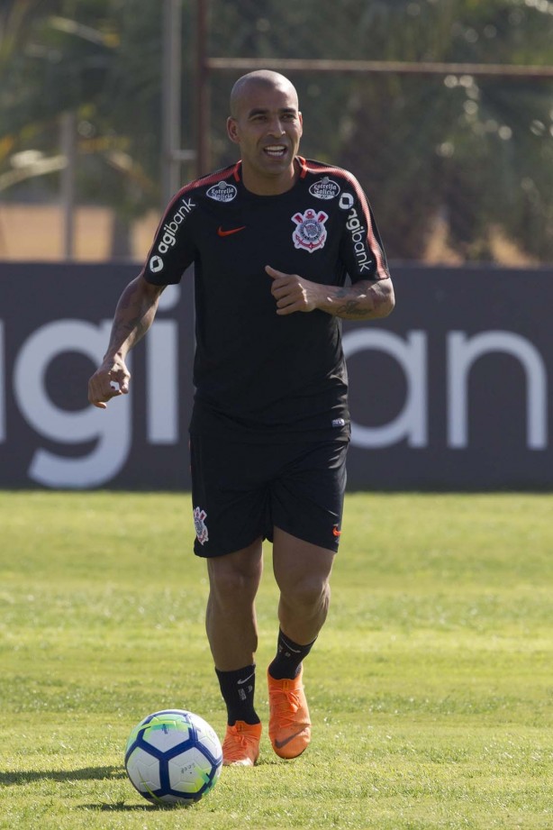 Emerson Sheik no CT Joaquim Grava durante treinamento