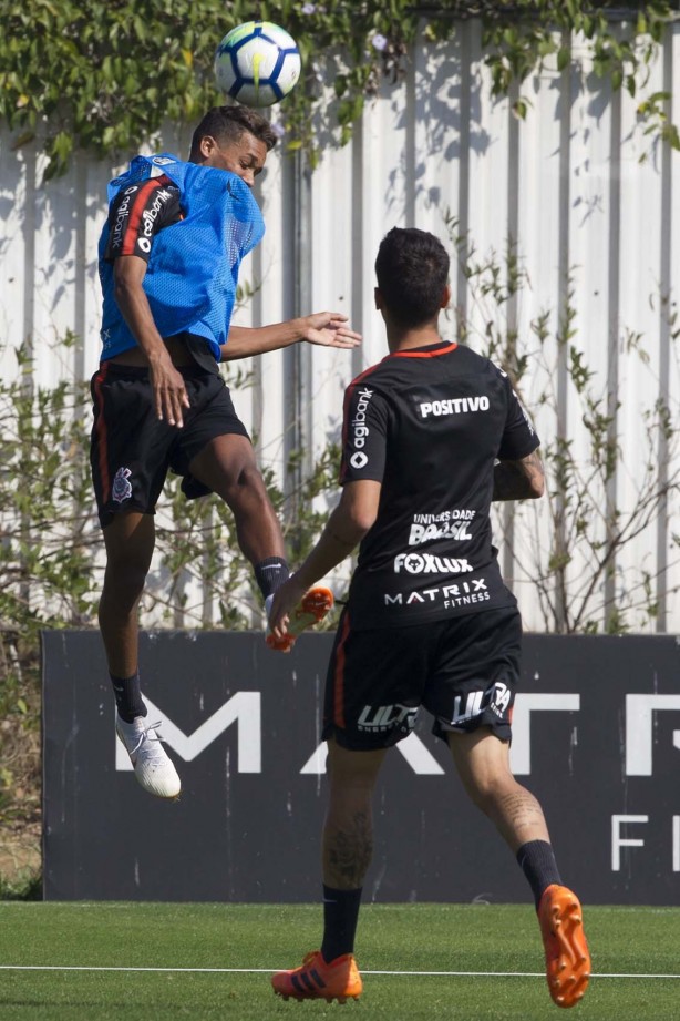 Pedrinho durante o treino no CT Joaquim Grava