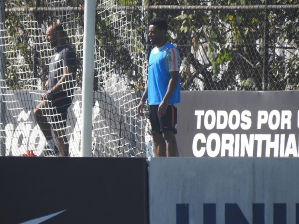 Um dos pedidos do Fluminense, Paulo Roberto treinou normalmente