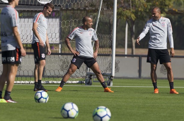 Teve treino no CT Joaquim Grava nesta segunda-feira
