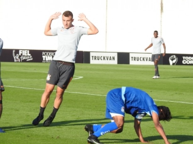 Carlos Augusto durante jogo-treino contra o São Caetano