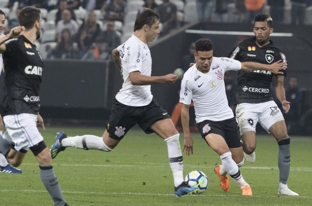 Romero e Marquinhos Gabriel na Arena Corinthians, durante jogo contra o Botafogo