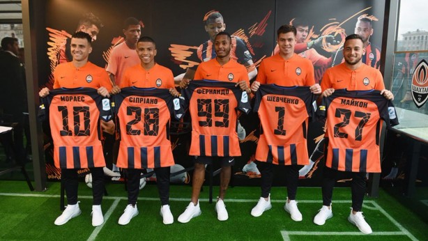 Shakhtar apresentou cinco reforos de uma vez, entre eles Maycon