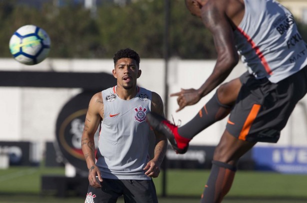 Jogadores durante o último treino antes do jogo contra o São Paulo, no Morumbi