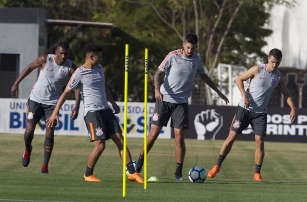 Jogadores durante o último treino antes do jogo contra o São Paulo, no Morumbi