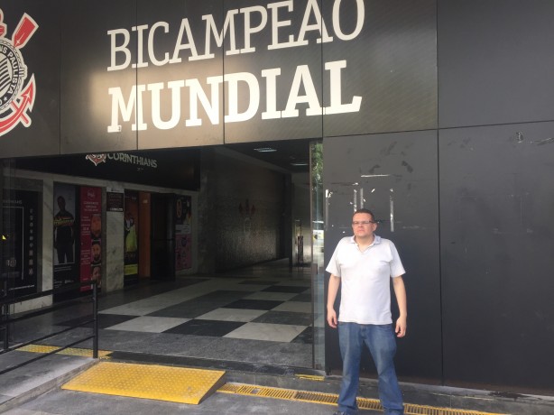 Johnny ficou solitário em protesto que não deu certo no Parque São Jorge