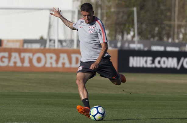 treino e apresentação do jogador Douglas