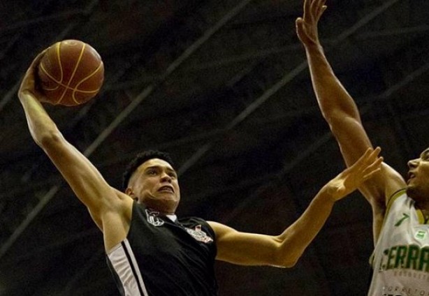 Douglas foi formado na base do Rio Claro e deve ganhar mais chances pelo Corinthians nesta temporada