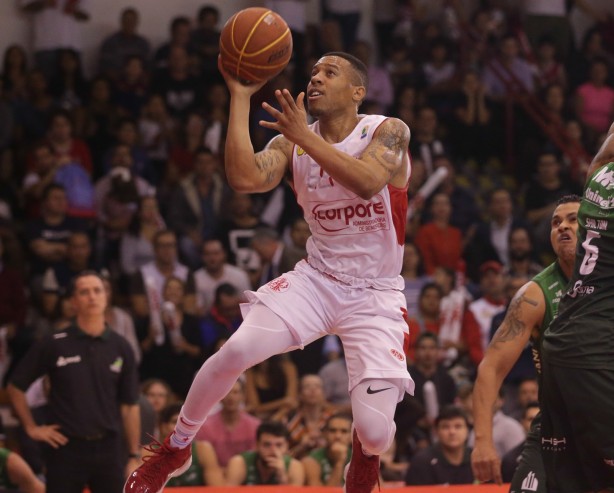 O norte-americano Kyle Fuller foi campeo do NBB com o Paulistano