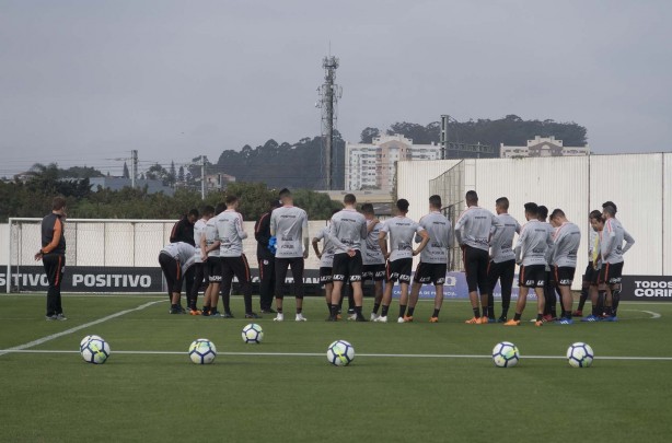 Osmar Loss promoveu mudanças no treino que antecede o jogo contra o Cruzeiro