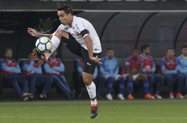 O meia Jadson durante partida contra o Cruzeiro, na Arena Corinthians, pelo Brasileirão