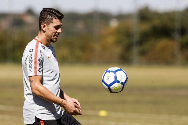 Danilo Avelar no treinamento deste sábado no CT do Brasiliense