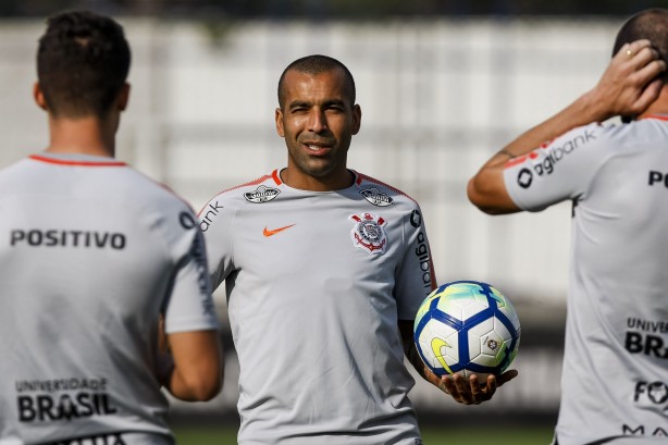 Emerson Sheik durante o treino derradeiro do elenco em São Paulo