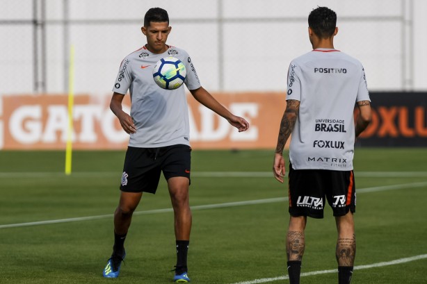 O atacante Matheus Matias no treinamento de hoje no CT; Elenco viaja para Brasília
