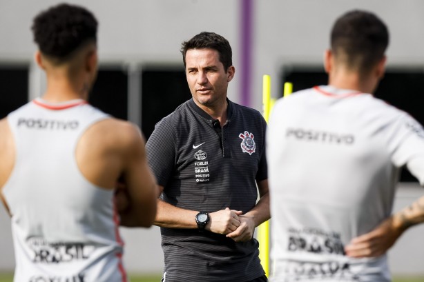 Osmar Loss comandou o último treino do elenco em São Paulo; Time viaja para Brasília