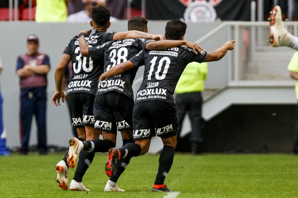 Jogadores comemorando o gol de Romero contra o Vasco, pelo Campeonato Brasileiro