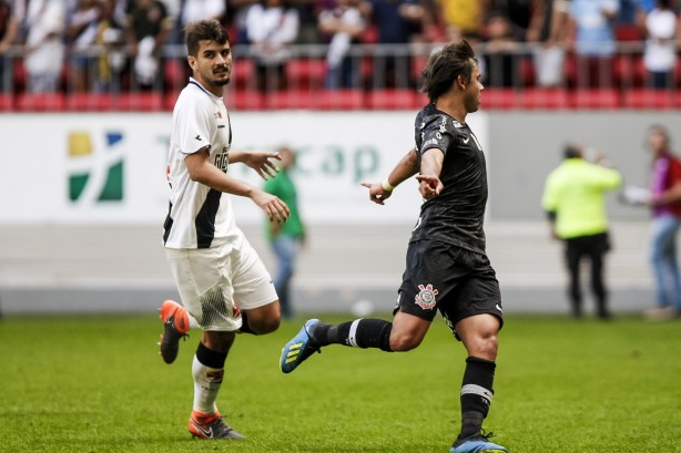 Romero fez três gols contra o Vasco, no estádio Mané Garrincha, pelo Brasileirão