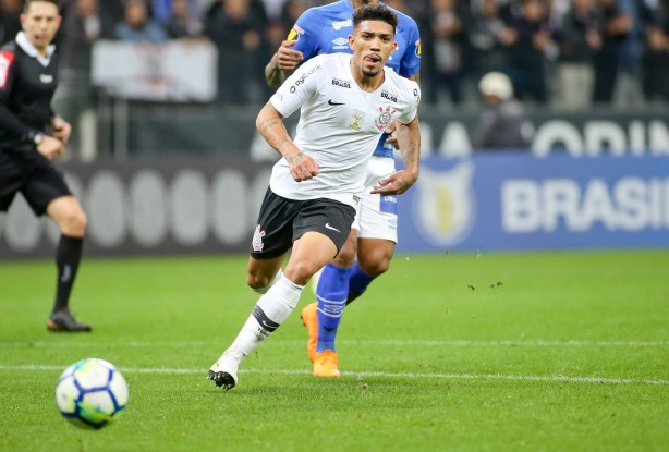 Ex-Fluminense, Douglas  titular no elenco do Corinthians