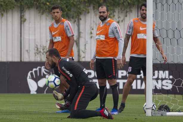 Goleiro Walter durante treino de reapresentação no CT Joaquim Grava nesta segunda-feira
