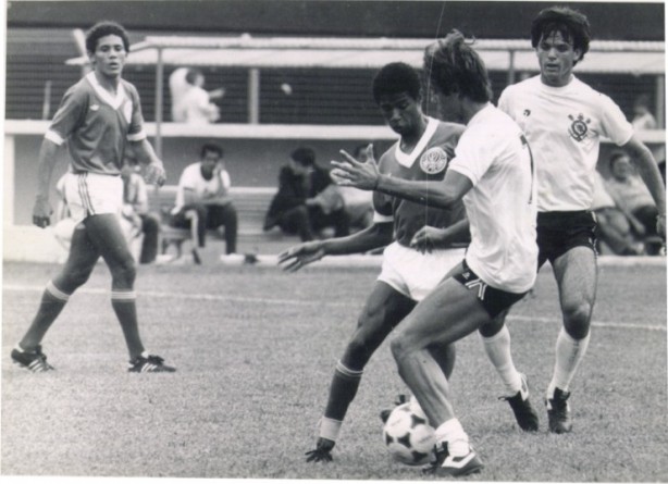 Jlio Cesar, ponta-direita, atuou pelo Timo na temporada 1982