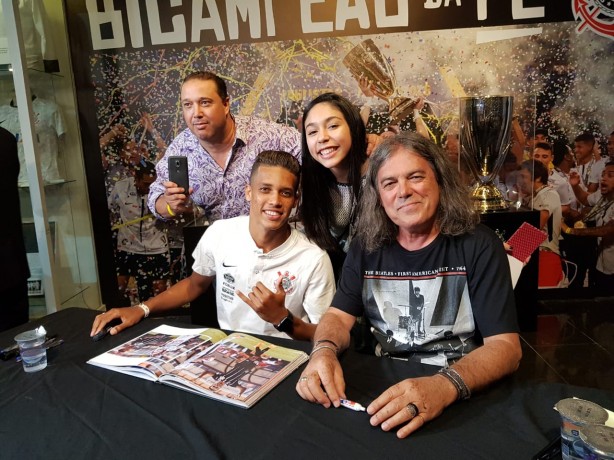 Pedrinho compareceu ao lançamento no Parque São Jorge