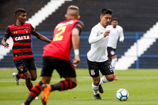 Fabrício Oya durante jogo contra o Sport, pelo Brasileirão sub-20