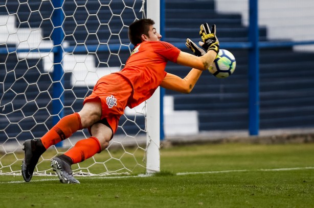 Goleiro Guilherme defendeu um pênalti contra o Sport, pelo Brasileirão sub-20