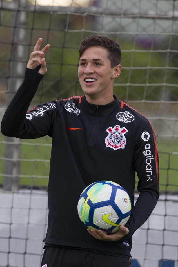 Mateus Vital durante o treino desta terça-feira no CT Joaquim Grava