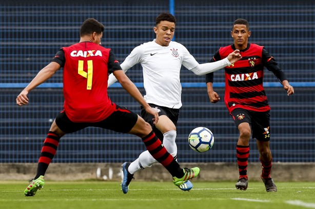 O atacante Rafael Bilu durante jogo contra o Sport, pelo Brasileirão sub-20