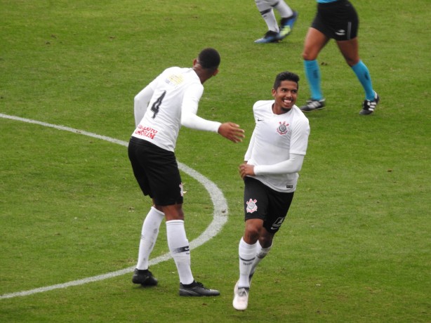 Rael marcou o gol da vitria do Corinthians nesta tera-feira